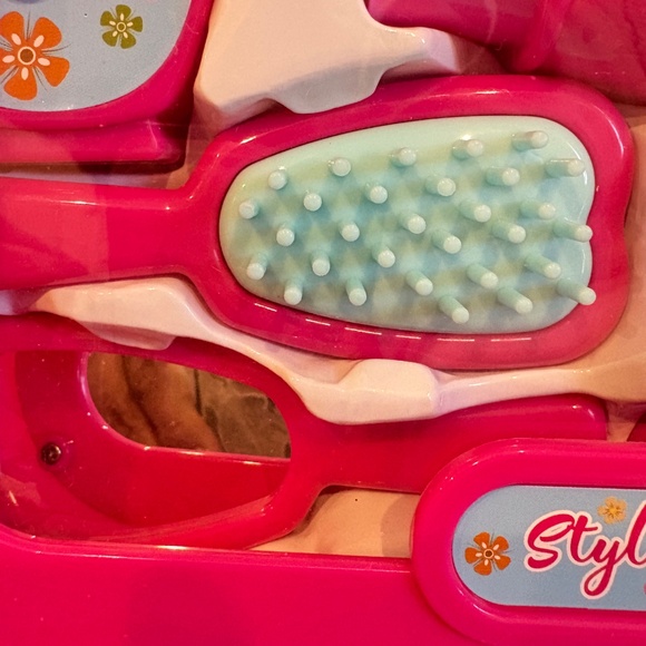 Pretend Salon Beauty Shop: Hair Dryer w/ Sounds & Air Flow & Flat Iron & MORE - Picture 3 of 6